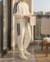Ensemble ivoire · plier le linge sur le balcon
